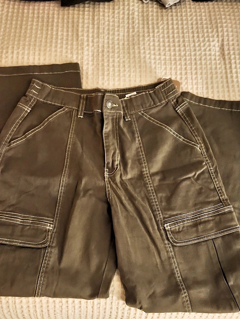 Women's Cargo Wide Leg Pants in Olive Size 11 NWT